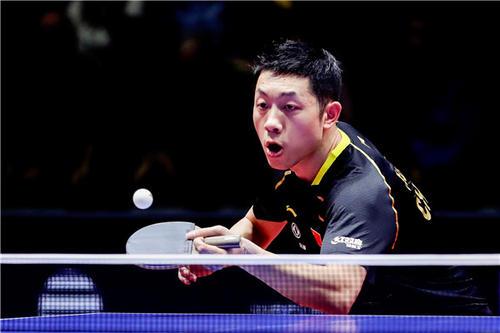 她始终坚持 她始终坚持